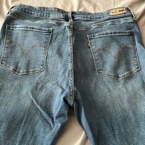 Women’s Levi Jeans Size 14